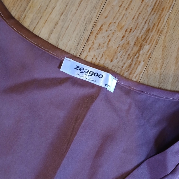 Sleeveless Blouse - Picture 3 of 3